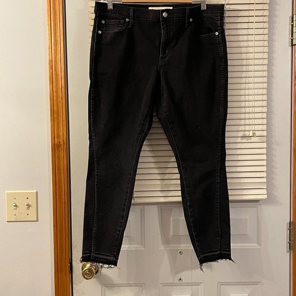 GAP True Skinny Black Ankle Jeans w/ Raw Hem - Picture 3 of 3